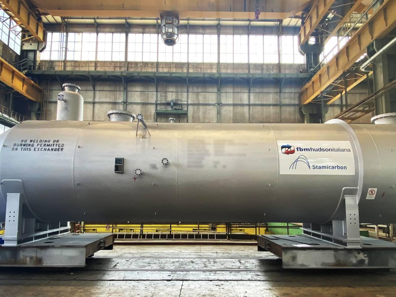 Kettle-type high-pressure carbamate condenser